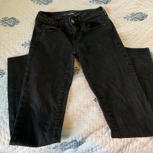 American Eagle Black Skinny Jeans. Size 4 Short.